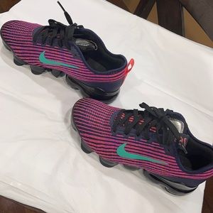 Gently worn Nike AirMax sneakers!